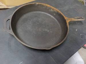 Lodge Cast Iron Skillet 13 x 2 12...