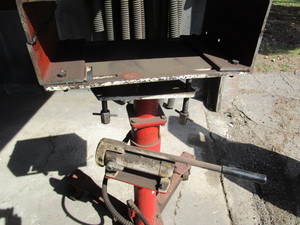 lot 1 image: Transmission Jack