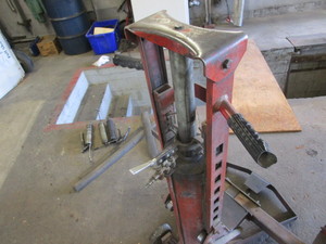 lot 22 image: Pneumatic Bumper Jack
