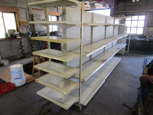 lot 26 image: 16 Double Sided Gondola Store Shelving wEndcap