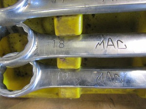 lot 45 image: Mac Tools Metric Stubby Wrenches 10-19