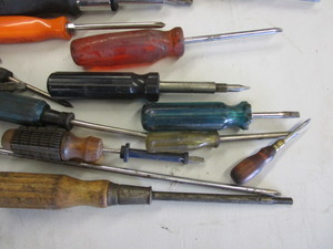 lot 60 image: Lot of Screw Drivers