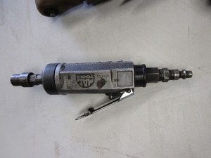 lot 68 image: Mac Tools Air Ratchets & Die Grinder