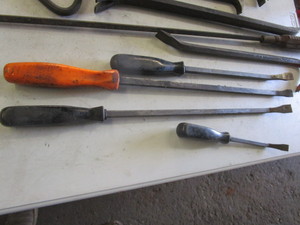 lot 69 image: Lot of Pry Bars