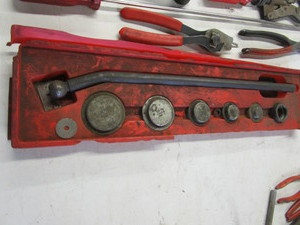 lot 95 image: Lot of Automotive Tools