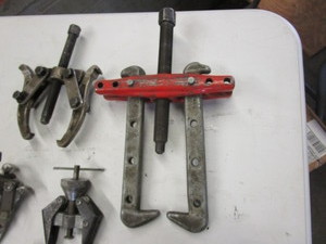 lot 96 image: Lot of Bearing Pullers