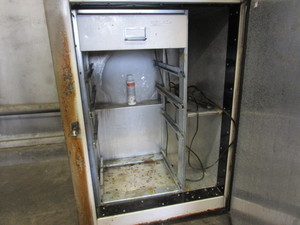 lot 128 image: Refrigerator 26x29x36