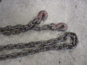 lot 158 image: (2) Log Chains