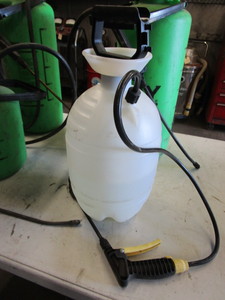 lot 176 image: Hand Sprayers