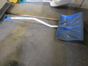 lot 184 image: Shovels