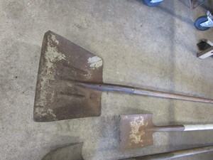 lot 187 image: Steel Shovels