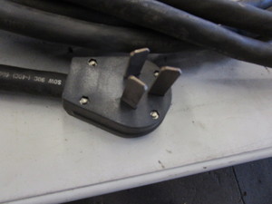 lot 195 image: 220v Extension Chord