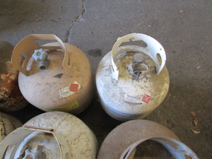 lot 198 image: (13) Propane Tanks (old valve)