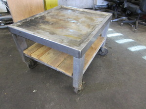 lot 220 image: Shop Cart 27x31x22