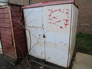 lot 25-B image: Metal Storage Unit 5x5x6