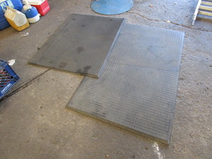 lot 256 image: (2) Anti Fatigue Mats