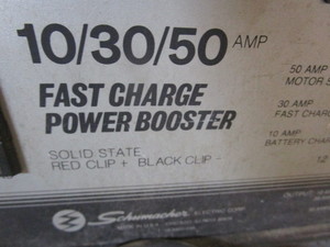 lot 286 image: 12v Battery ChargerBooster