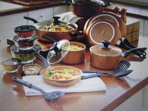 lot 3 image: Ginnys 24-Piece Essential Cookware...