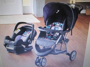 lot 43 image: Baby Trend EZ Ride 35 Travel System...