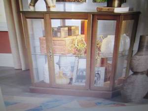 lot 47 image: Felicity Lighted Curio open box Ret...
