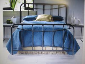 lot 50 image: Metal Bed Queen in Black open box R...