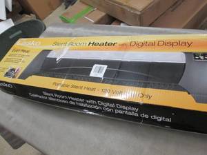 lot 61 image: Lasko Baseboard Heater open box Ret...