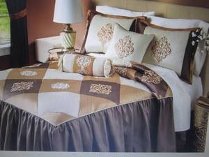 lot 74 image: Carson 3-Piece Bed Set Queen open b...