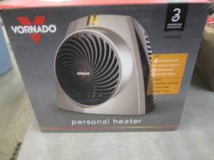 lot 204 image: Vornado 1559 BTU 750-Watt Portable ...