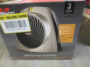 lot 205 image: Vornado 1559 BTU 750-Watt Portable ...