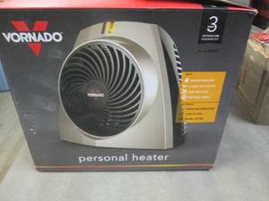 lot 206 image: Vornado 1559 BTU 750-Watt Portable ...