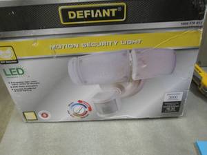 lot 224 image: Defiant 270-Degree White Motion Act...