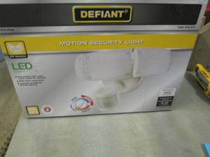 lot 225 image: Defiant 270-Degree White Motion Act...