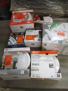 lot 255 image: 7 Assorted Lighting Products...