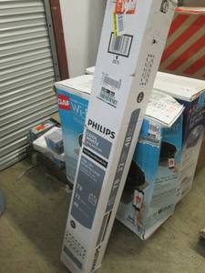 lot 261 image: Phillips 32-Watt 4 ft. Cool White L...