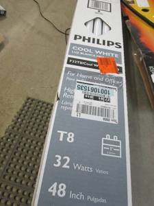 lot 265 image: Phillips 32-Watt 4 ft.Alto Linear T...
