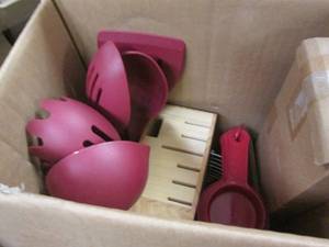 lot 97 image: 25-Piece Cutlery & Utensil Set open...