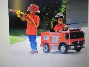 lot 147 image: Ride-On 12-Volt Fire Engine open bo...