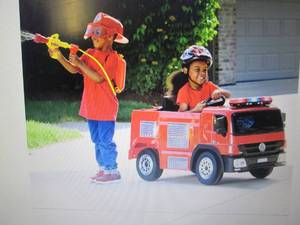 lot 150 image: Ride-On 12-Volt Fire Engine open bo...