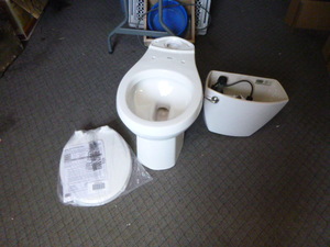 lot 11 image: American Standard Toilet