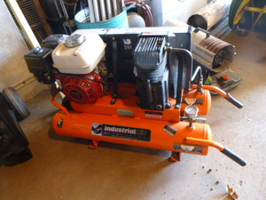lot 6 image: Industrial Air Contractor Gas Air Compressor
