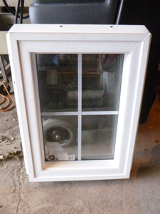 lot 21 image: Fish House Window