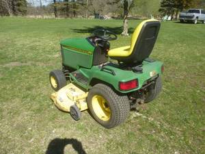 John Deere 445 Lawn Tractor
