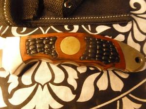 Hunting knife with sheath. New condition. As shown.