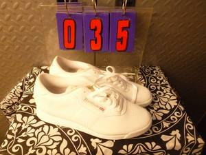 Reebock womans shoes. Size 9. Appears new. As shown.