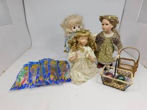Dolls, Crazy Straws and Baskets