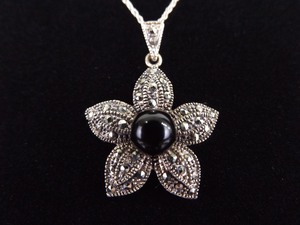 .925 Sterling Silver Art Nouveau Onyx Pearl Star Pendant Necklace