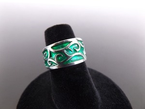 .925 Sterling Silver Green Enamel Scrolled Ring Size 5