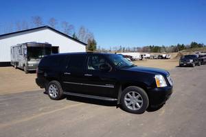 lot 1 image: 2011 GMC Yukon Denali Full Size 4 x 4 Luxury SUV