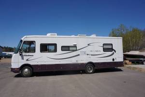 lot 2 image: 2002 Coachman Mirada 31 RV Camper