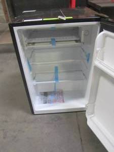lot 847 image: Arctic Fresh 2.7 Cu Ft Compact Refrigerator Black AFH27ARFB